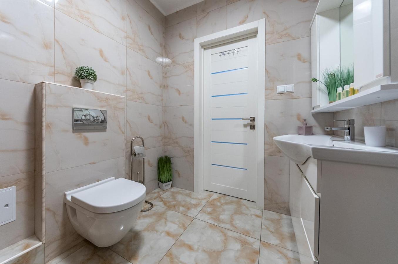 Lux Apartment Near Arena City เคียฟ ภายนอก รูปภาพ